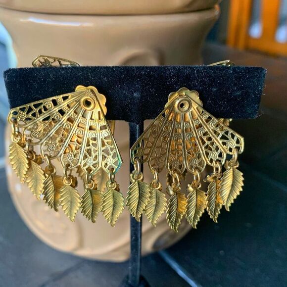Work of Art Filigree Angel Wing earrings, in Gold, Vintage, Unmarked - Picture 2 of 5